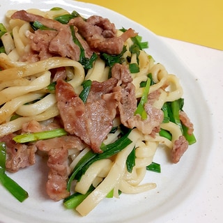 子供が喜ぶ！(^^)豚肉とニラの焼きうどん♪